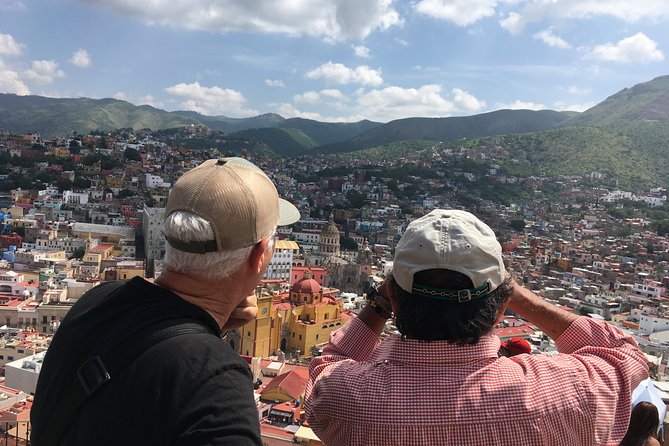 Private walking tour in Guanajuato (available from 1 person) - Plaza Baratillo: history tied to what people do every day