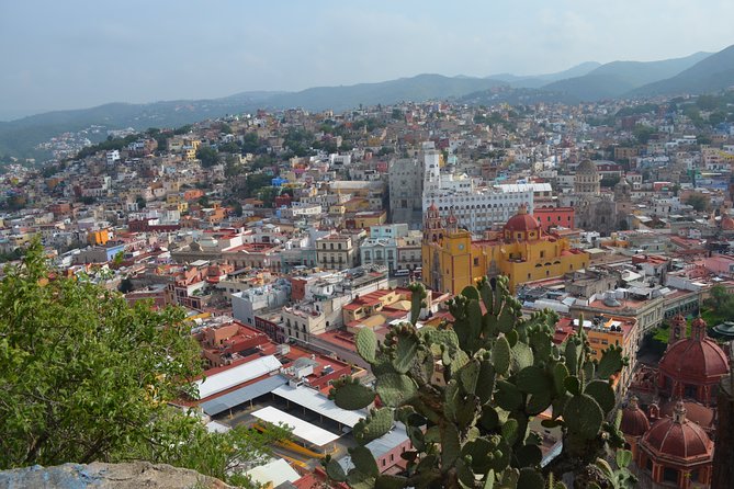 Private walking tour in Guanajuato (available from 1 person) - University of Guanajuato: the staircase, the origins, and the mood shift