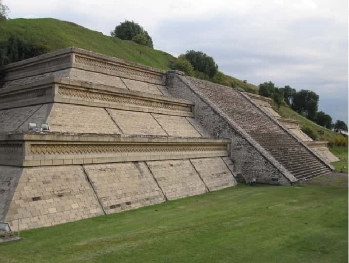 Puebla: Cholula Magical Town Tour by Double-Decker Bus - Why Cholula feels like two worlds on one hill