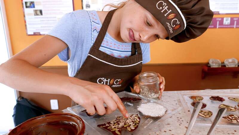Puerto Vallarta: Bean to Bar Chocolate Workshop - Make your own chocolates to take home: toppings and molds