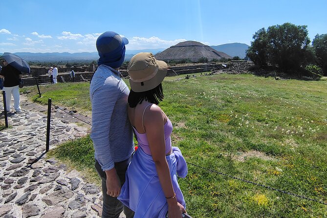 Pyramids of Teotihuacan without traps for tourists morning or afternoon - The end of the tour: shopping time without wasting your afternoon