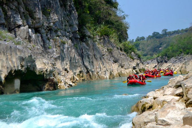 Rafting in Tampaon River from Ciudad Valles - On the water: what class III rapids mean in real life