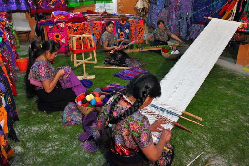 San Cristobal: Zinacantan and San Juan Chamula Tour - Zinacantan: Aperitif, Local Snacks, and Textile-Making With a Family
