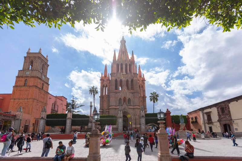 San Miguel: Landmarks and Lunch Walking Tour in English - Getting your bearings fast on San Miguel’s Downtown streets