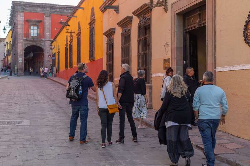San Miguel: Landmarks and Lunch Walking Tour in English - Lunch at a traditional family-run restaurant, and what to expect on the plate