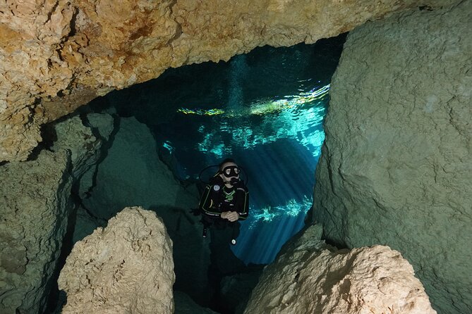 Scuba Diving in Cenote Kukulkan from Playa del Carmen - The first underwater session: coaching first, then enjoying the cenote light