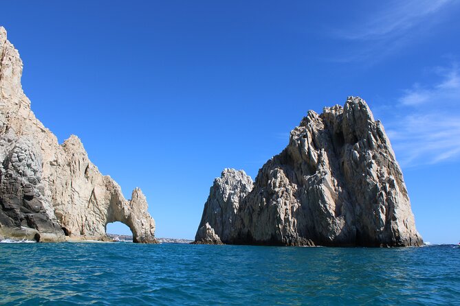 Shared Tour to the Arch of Cabo San Lucas - El Arco and Cabo’s bay, all in one tight hour