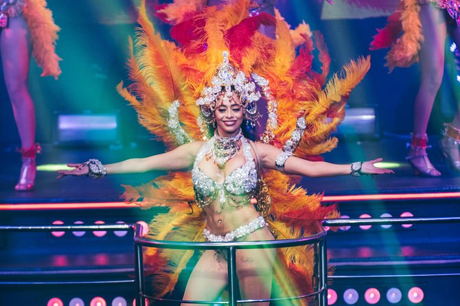 Skip the Line: Cancun Coco Bongo Regular Entrance Ticket - The 8:30 pm Show Plan, How the Night Flows