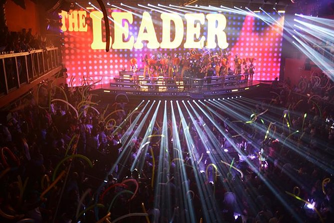Skip the line: Regular Ticket Playa del Carmen - Inside the show: acrobats, impersonators, and pop music that keeps moving