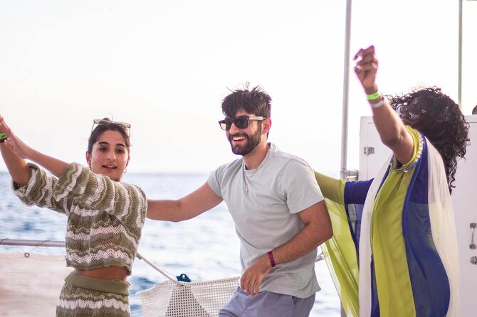 Sunset Sail Party Cruise on the Pez Gato - Snacks included: good to have, but manage the meal expectations