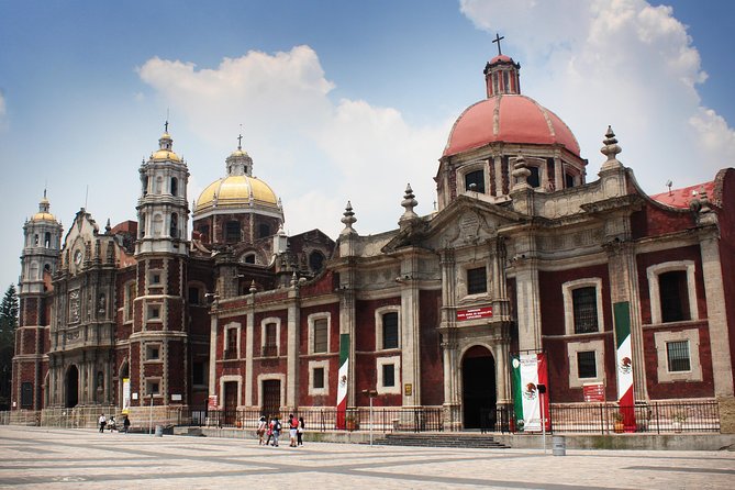 Teotihuacan & Basilica Guadalupe Tour with lunch - Teotihuacan archaeological zone: the pyramids are the main event