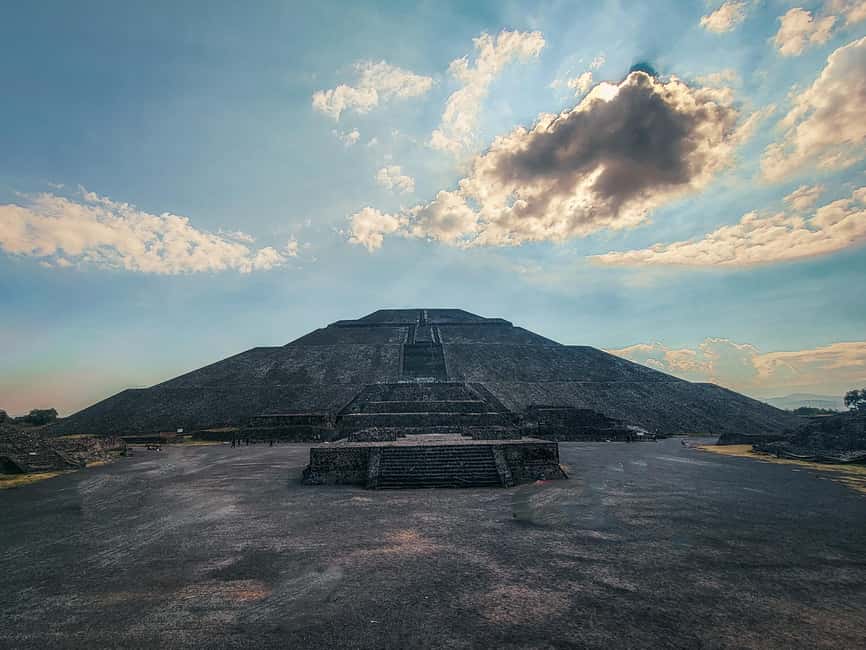 Teotihuacan from Mexico City with early access - From Hostal Amigo to Teotihuacan: the morning flow