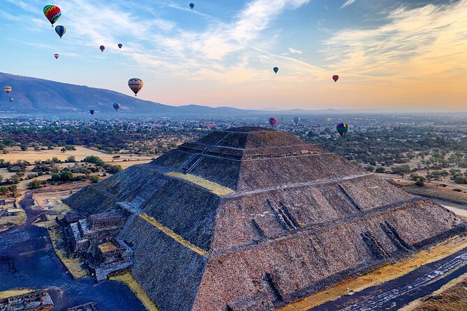 Teotihuacan Hot Air Balloon Flight from Mexico City / Volare - Check-in at Volare: coffee, balloon setup, and what to expect