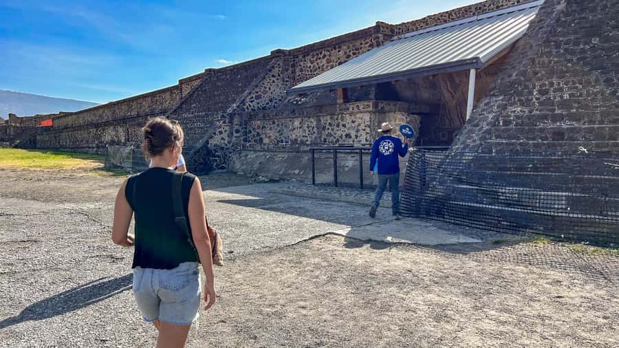 Teotihuacan: Private Tour with Archeologist & Hotel Pick-up - Obsidian workshop and arts market time: real craft, not just souvenirs