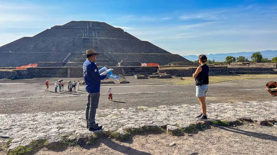 Teotihuacan Pyramids: Guided Tour with Entry Ticket Included - Teotihuacan at walking speed, without the “rush or bus” feeling