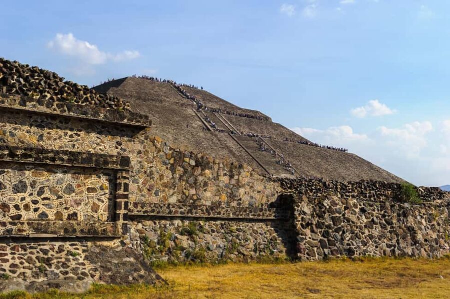 Teotihuacan Pyramids: Guided Tour with Entry Ticket Included - Who should book this Teotihuacan guided tour