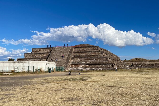 Teotihuacan Pyramids VIP Tour without Commercial Stops - CDMX pickup and the ride out: comfort, safety, and meeting points