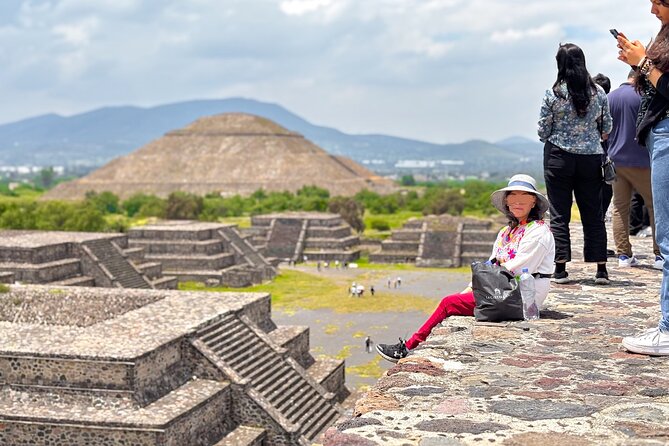 Teotihuacan without obligatory stops. No shops or restaurants. - A direct run to Teotihuacan, with less “tour bus theater”
