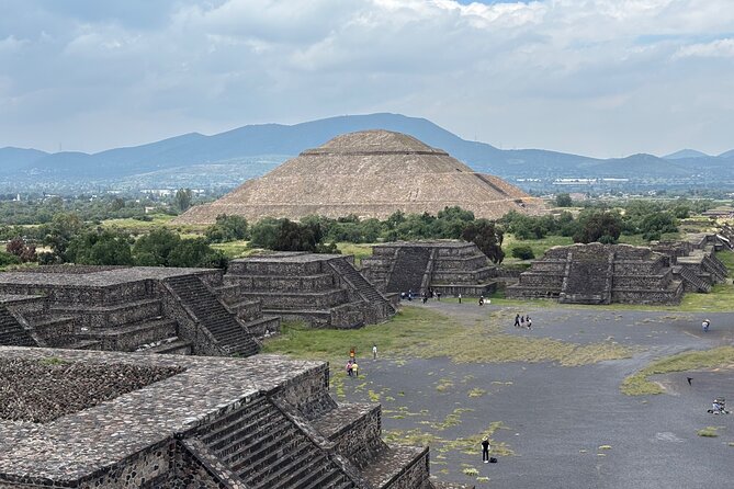 Teotihuacan without obligatory stops. No shops or restaurants. - The Temple of Quetzalcoatl and the Citadel area: where stories get specific