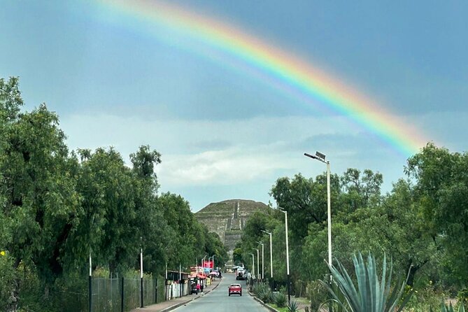 Teotihuacan without obligatory stops. No shops or restaurants. - Walking reality: how much movement you should plan for