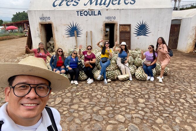 Tequila/Guachimontones Tour-cultural heritage route - Stop 2: Teuchitlán main square for snacks and quick photos