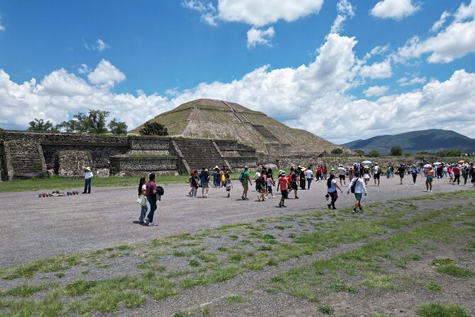 Tour to Teotihuacan with visit to ancient caves and CDMX transportation - Precious Stones, Maguey, and the Drink Tasting Stop Near Teotihuacan