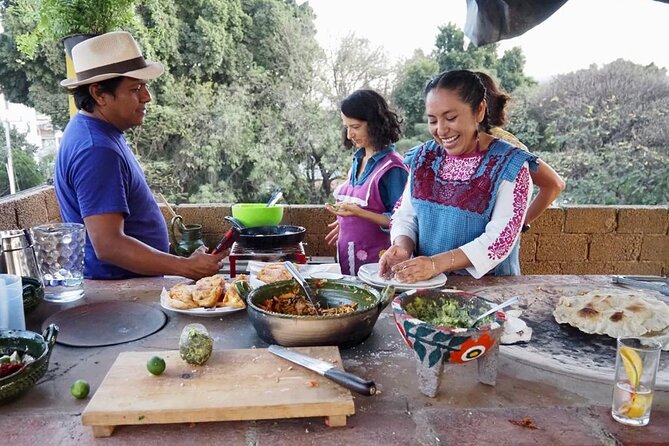 Traditional Oaxaqueña Cooking with Grandma's Recipes - Salsa Verde, Molcajete, and Guacamole: Learning the Flavor Foundations